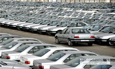 قیمت خودرو تحت الشعاع اختلاف وزرای صنایع و بازرگانی قرار دارد